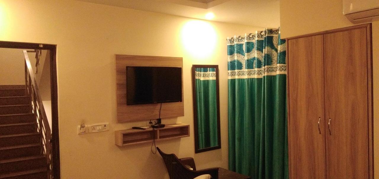 Airport Hotel Golden Bliss Near Delhi Airport New Delhi Exterior photo